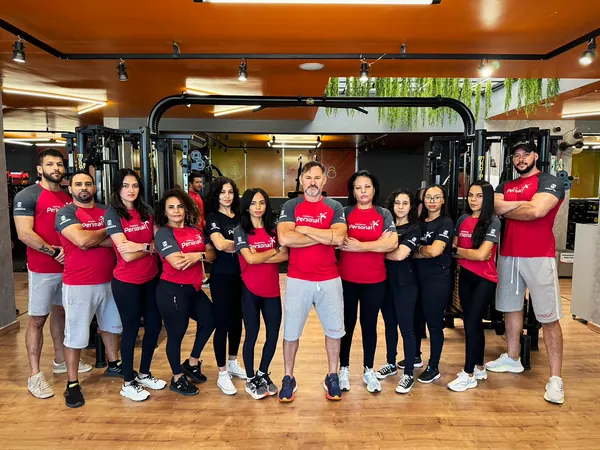 A equipe completa da Academia Personal reunida no salão: direção, professores, administrativo e atendimento.